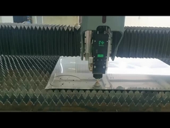 Productie in serie van molybdeen scherm voor vacuümovens, lasersnijden om de productie-efficiëntie te verbeteren